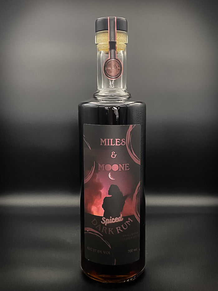 SPICED DARK HANDCRAFTED RUM. 700ML 37.5%